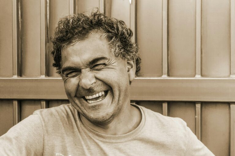 Impianto Dentale Cos’è? Guida Completa agli Impianti Dentali Procedura, Tipologie e Consigli