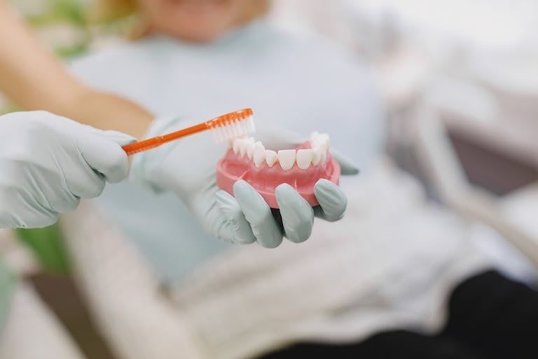 Dalla gengivite alla parodontite: guida completa alla salute delle gengive